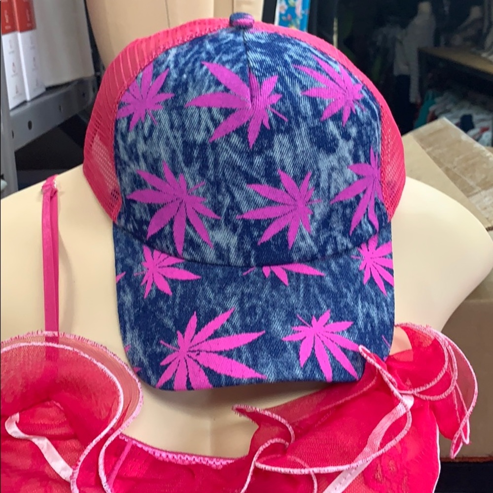 Hat with leafs